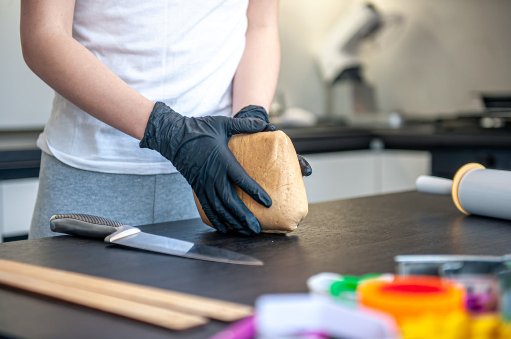 How Using Gloves Can Improve Your Restaurant's Presence and Sales