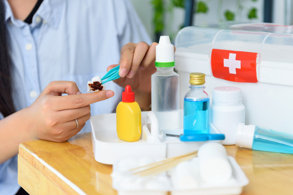 Complete Guide to Choosing and Using a First Aid Kit: Secure Your Home with Cetrix Store