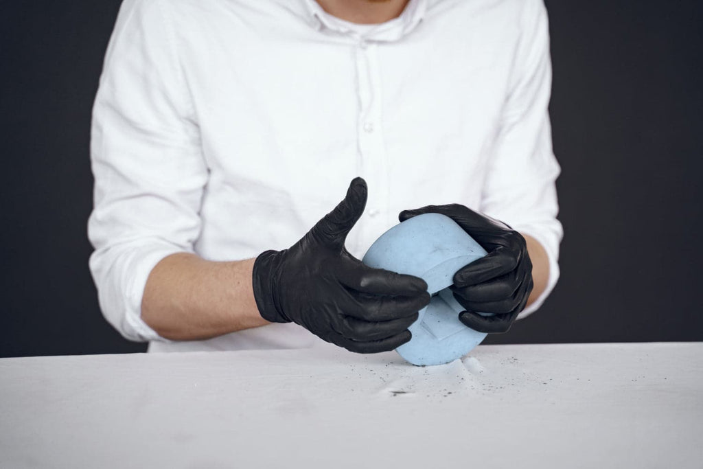 BLACK DISPOSABLE GLOVES